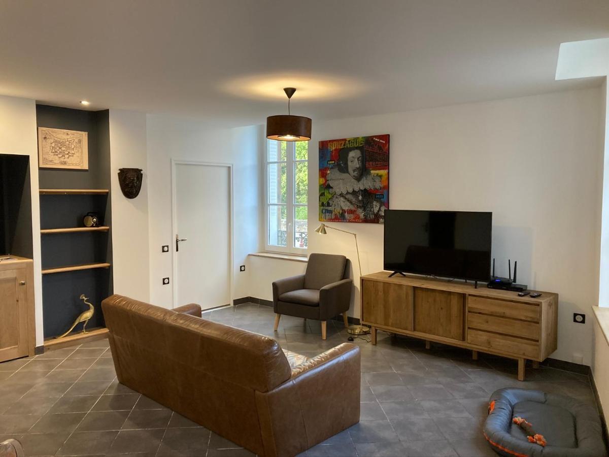 Suite Charles - Vue Musee Rimbaud Charleville-Mézières エクステリア 写真