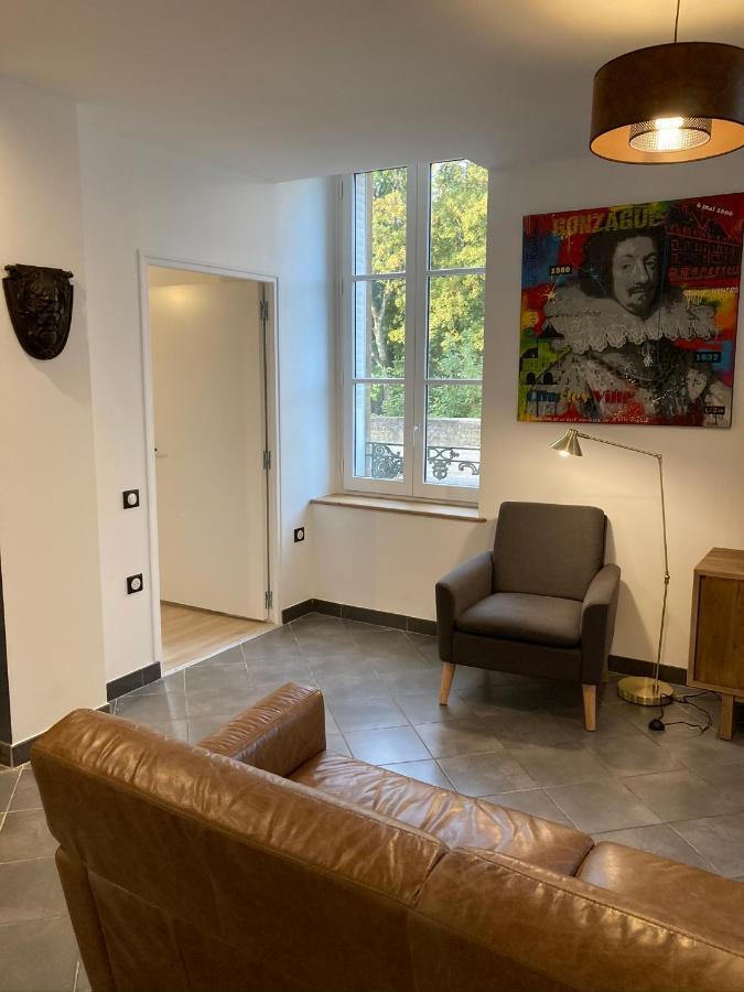 Suite Charles - Vue Musee Rimbaud Charleville-Mézières エクステリア 写真